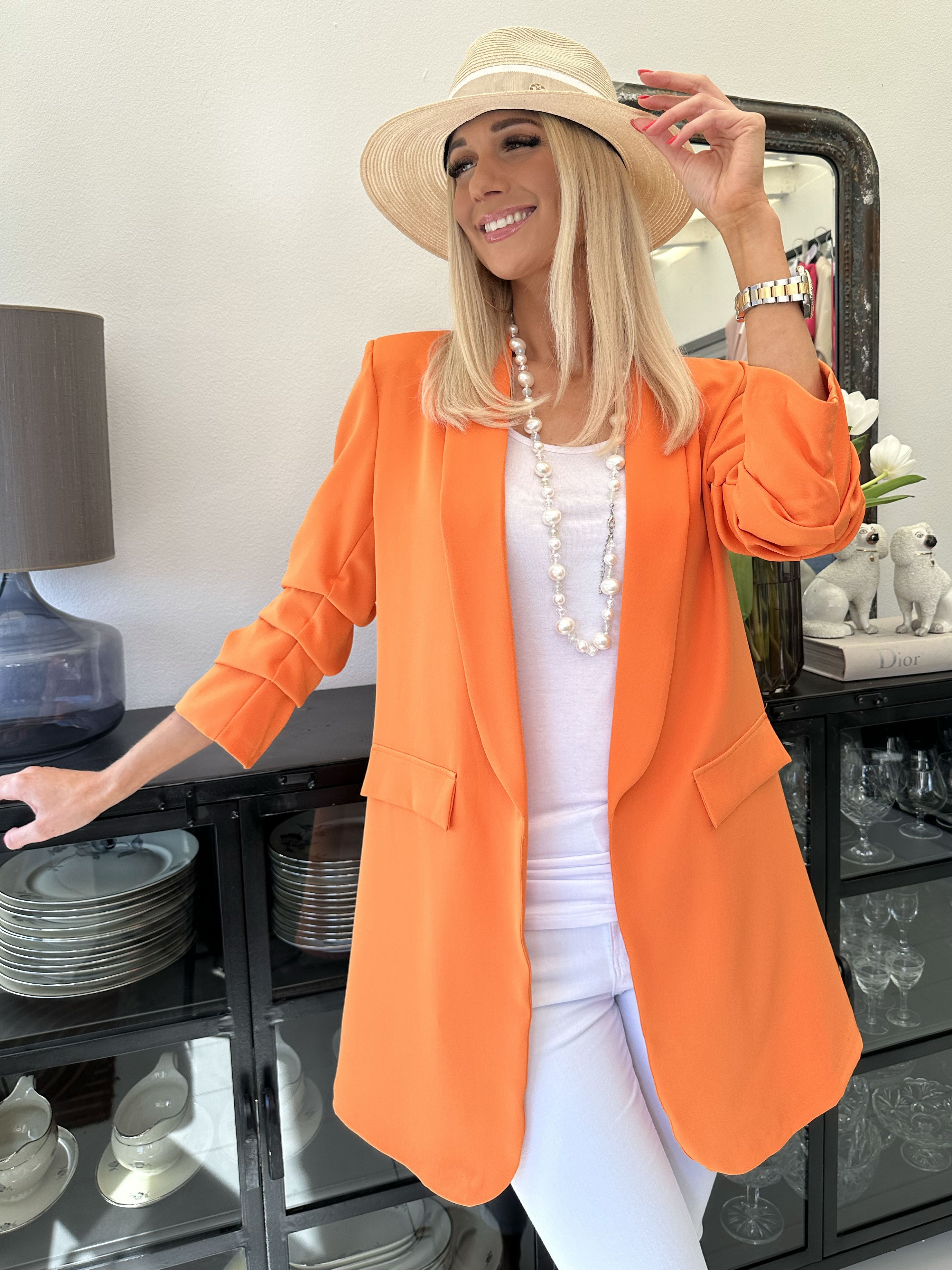 Mila Long - Stilren blazer med rynk på ærmet